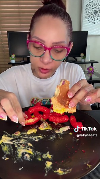 Eating a tuna melt sandwich just bites asmr mukbang! #fyp #foryou #tunamelt #tunasandwich #sandwich #mukbang #asmr #asmreatingsounds #eatingsounds #eatingshow #latynaeats
