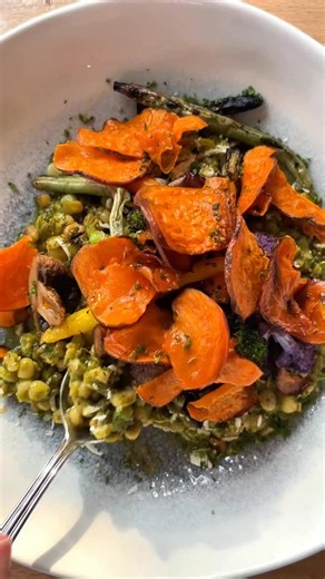El favorito del chef @mgabrahan Esquites en chileatole con verduras al grill #ChaChaCha #Mexico #ComidaMexicana #Cocteles | Terraza Cha Cha Chá