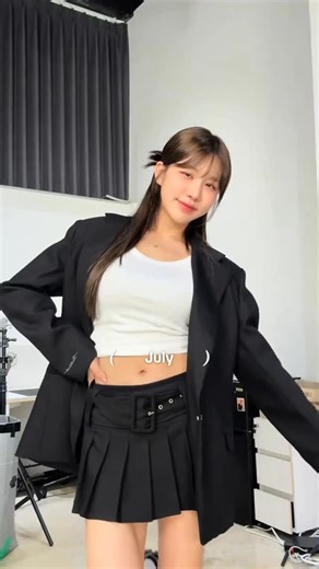 시아지우 (Sia Jiwoo) on Instagram: "곧 2026년..... #2025년 추억 bye-bye👋"