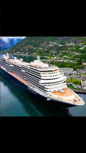 जहाज पानी मे क्यों नहीं डूबता है? #facts #shorts #ship