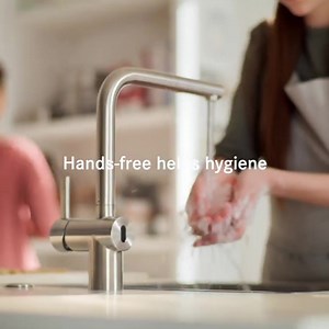 Nuevo Atlas Neo Sensor, tecnología innovadora para una cocina moderna. ✅ Touch Free: menos mantenimiento al evitar tocarlo con las manos ✅ Higiénico: evita la transmisión de bacterias y virus ✅ Fácil: usa el modo Touch Free o el modo manual, ¡tú eliges! | Franke