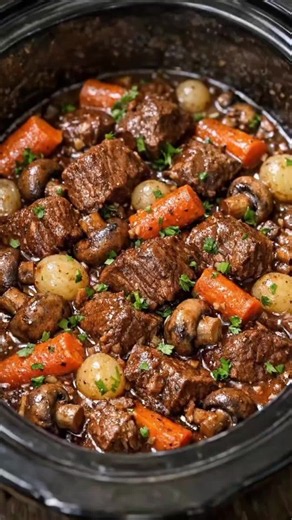 Slow Cooker Italian Braised Beef in Rich Tomato Sauce