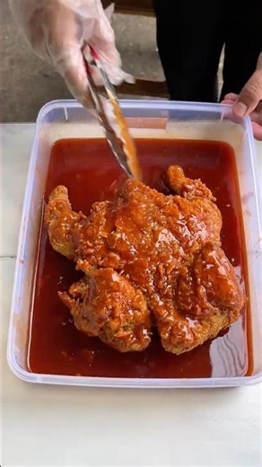 Ayam goreng satu ekor utuh murah dan dimandikan saos barbeque pedas manis yang melimpah!