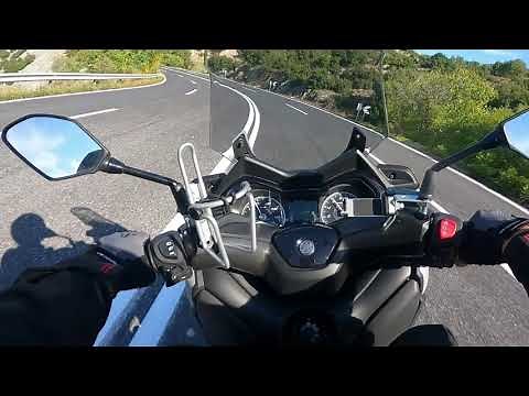 YAMAHA XMAX 300 traveling