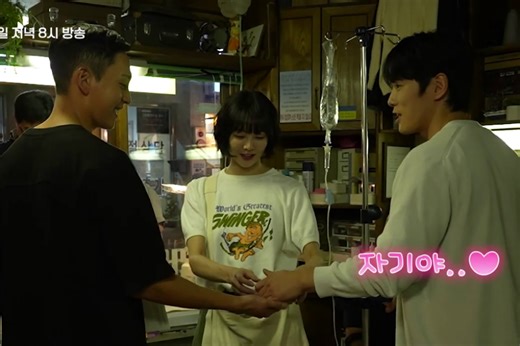 Watch: Kim Jung Hyun, Geum Sae Rok, And Choi Tae Joon Share Laughter And Light Up Set Of "Iron Family" | Soompi
