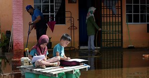 Floods: Number of evacuees in Batu Pahat drops to 10,396 | New Straits Times