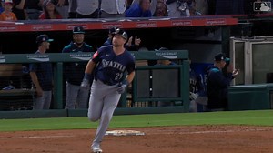 本季首位40轟打者：Cal Raleigh！💥 他今天六局上半敲出這發陽春砲，幫助水手超前比數為3-2領先！💪 他也成為史上第7位單季敲出40轟的捕手...而且現在才7月🤯 | MLB Taiwan 美國職棒大聯盟