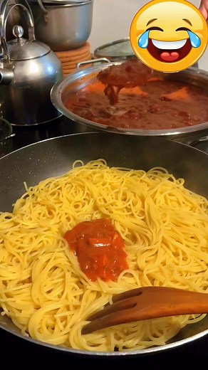 #spaghetti #yummyfood #contentcreator #StarsEverywhere #foodlover #fbviralpost2025シ #reelsvideoシ #fbreelsfypシ゚ #canada | Randolph Ligsay Labrador