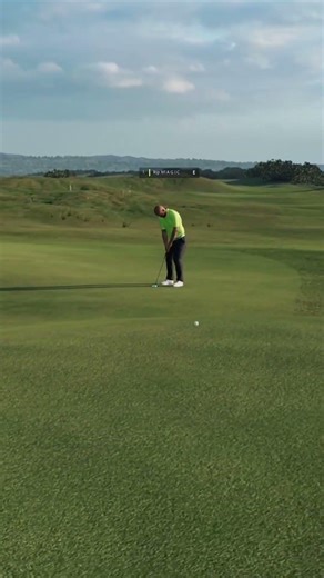 This Putt at St Andrews is RIDICULOUS