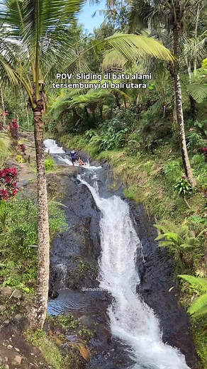 Seru banget😍🍃 Buat kamu yang mau juga nyobain experience trekking di desa lemukih, kamu bisa pakai jasa @lemukihtrekkingtours Booking via whatsapp, link di bio. - Let’s Explore Lemukih with us! Amazing trekking in the middle of jungle and you will find incridible place. 1. water slide, a natural stone slide that is thousands of years old. 2. Rice terraces, terraced rice fields with very beautiful views of the hills 3. water jumping, you can jump into very clear water from the top of the cliff