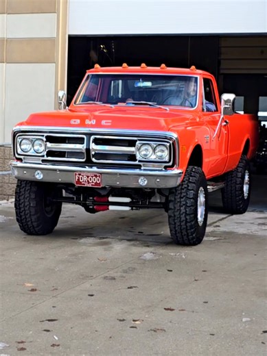 Experience the 1971 GMC 2500 Classic Pickup Driving Sound