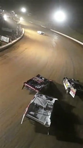 Bobby Pierce and Devin Moran make contact going for the lead of the Mason-Dixon 100 #dirtlatemodel