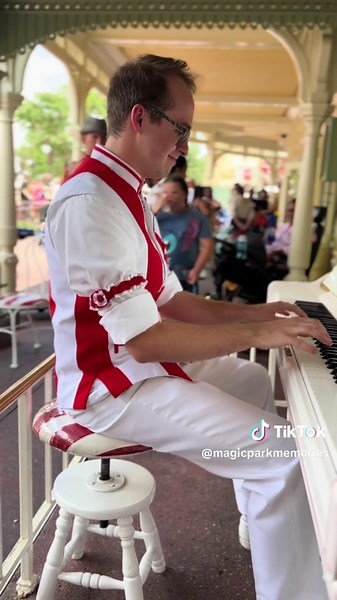 Grayson played #pixar #song from #up #disney #movie #carl #dug #kevin #wdw@HighScoreKevin