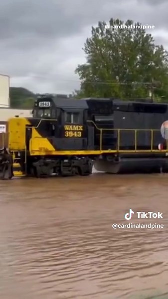 Scenes from Haywood County as Hurricane Helene rolled through North Carolina, dumping heavy rain and bringing high winds, especially in western NC. Cory Vaillancourt, an editor at the Smoky Mountain News, shared this footage Friday from Waynesville near the Mountain Creek Apartments and Frog Level. A reminder: Don't try to walk, swim, or drive through flooding like this. Stay safe, NC! 🎥: @smn_cory on X