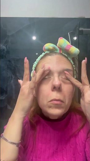 Hai avuto una lunga giornata, sei stanca, ma sai che andare a dormire sistemata ti fa stare meglio