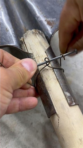 Genius Wire Trick to Secure a Shovel Handle in Seconds!