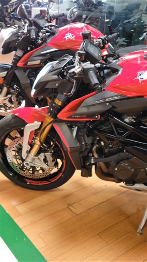 MV Agusta Brutale 1000 RR Startup and Rev