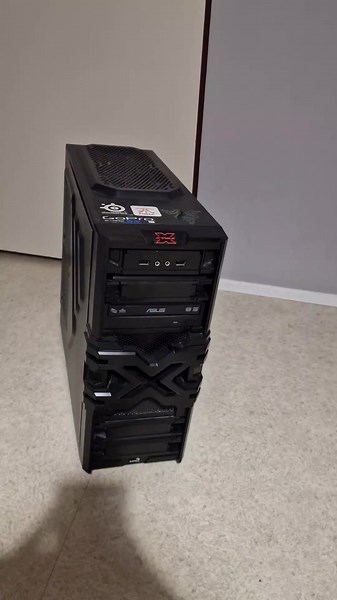 Specsit: GTX 980, AMD FX 6100, 8GB Ram, Asus sabertooth 990FX, 180GB SSD, 120GB SSD, 500W PSU #techtok #tech #pc #tietokone #tekniikka #tietotekniikka #suomi #suomitiktok #fyp #foryoupage #foryou #tietokoneet