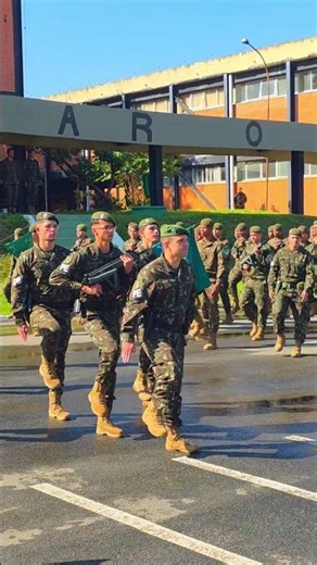 BUMBO no pé Direito. Preparar para o desfile 2º Batalhão de Policia do Exército.