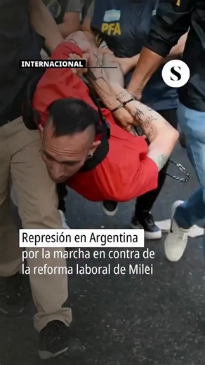 @el_orden_del_chaos on Instagram: "🚨 CRISIS EN LAS CALLES: ARGENTINA BAJO TENSIÓN 🚨 Lo que se vivió frente al Congreso no fue solo una protesta, fue el reflejo de una fractura social profunda. Mientras dentro del recinto se negociaba el futuro de los derechos de los trabajadores, afuera la respuesta fue la represión desmedida. 🧱💥 📌 Puntos clave del conflicto: • Reforma Laboral: El eje de la polémica que busca flexibilizar condiciones en un contexto de altísima inflación. • Represión Policia