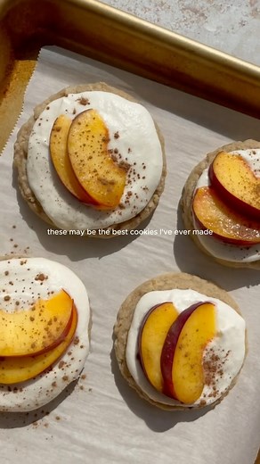 mallory oniki on Instagram: "chilled peach pie cookies!! my absolutely favorite (wow that was big for me) cookie in the summer!!! the chilled cinnamon oatmeal cookie + juicy fresh peaches = 🤩💗☀️😮‍💨💥 these have been on my website for years and are still can’t be beat in the summer. and there’s something about a chilled frosted cookie that just scratches an itch for me that i can’t explain. SO GOOD. the recipe is on my website! you can search for it on thepalatablelife.com, or ive linked dire