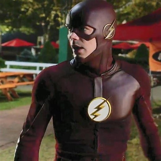 Barry gets knocked out by a shadow 🤣 #theflash #barryallen #shorts