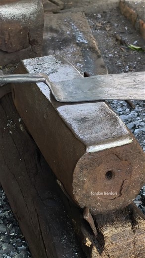 the process of making tools for frying.‼️ #medievalblacksmith #fypviralシ #wood