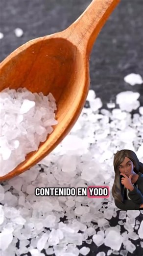🌿 Elena San Martín | Salud hormonal integral on Instagram: "La tiroides, la glándula “maestra”, regula el metabolismo, el peso y la energía. Su buen funcionamiento depende de una nutrición adecuada, especialmente en casos de hipotiroidismo. 👉 Micronutrientes clave: El Magnesio, Selenio, Zinc, Yodo y la Tirosina son cruciales para la producción y conversión de las hormonas tiroideas T3 y T4. El selenio, en particular, protege las células de la tiroides y reduce los anticuerpos en la tiroiditis 