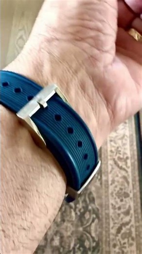 A modern tribute to the legendary 1965 62MAS, this limited edition Save the Ocean