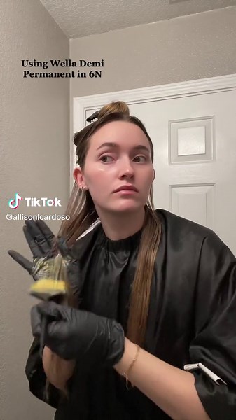 A hair refresh #wellatoner #brunettegirl #hairdye #hairtoner | wella 6n