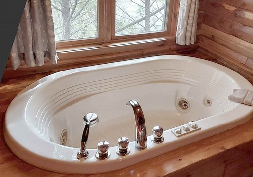 Ohio's Top 20 Hotel Hot Tub Suites - Luxury In-Room Spa Tub Getaways