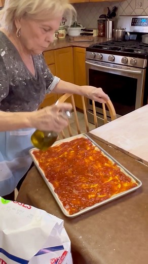 221K views · 3.1K reactions | Nonna's Delicious Homemade Pizza! #cooking #kitchen #delicious #homemade #nonna #grandparents #family #love #reels #reel | The Real Spicy Nonna | Facebook