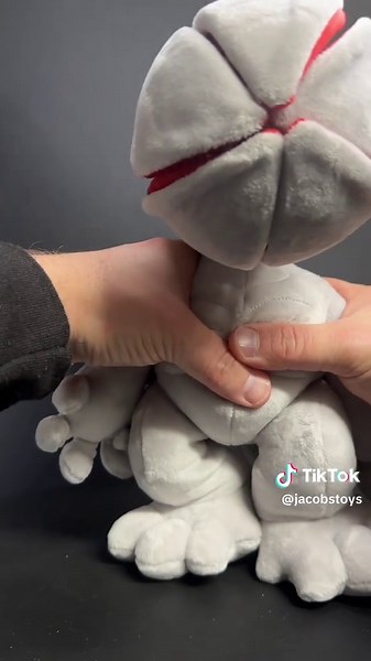 Received this brilliant Demogorgon plush from Jazwares. You can squeeze its torso to reveal the iconic signature open mouth along with authentic sound effects right out of the show! AD @Jazwares @NetflixUK @Smyths Toys Superstores #strangerthings #jazwares