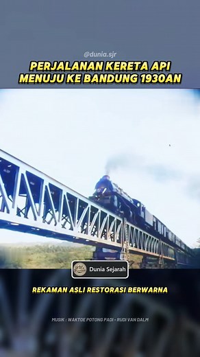 Suasana Perjalanan Kereta Api Bandung Era 1930-an Pada dekade 1930-an, perjalanan menuju Bandung sudah bisa ditempuh dengan kereta api uap melalui jalur Jakarta – Purwakarta – Padalarang – Bandung. Jalur yang dibangun oleh perusahaan kolonial Staatsspoorwegen (SS) sejak akhir abad ke-19 ini resmi tersambung pada 1906, lengkap dengan terowongan Sasaksaat dan jembatan Cisomang yang menjadi mahakarya teknik pada masanya. Kereta uap besar seperti SS 1200 (kelak dikenal sebagai DD50) dipercaya untuk