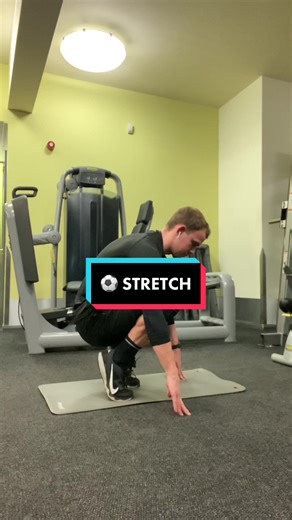 7 Best Stretches Before a Game: Football & Athlete Essential Stretch Routine