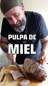 Astăzi dragilor va propun on rețetă clasică pentru masa de Paste si anume PULPA DE MIEL LA CUPTOR. Eu am folosit jumătate de pulpa ca familia e mica dar voi puteți folosi o pulpa întreagă. O zi minunata va doresc. Va pup 🥰🥰🥰 #pulpademiel #miellacuptor #mieldepaste #retete #barbosu | Barbosu
