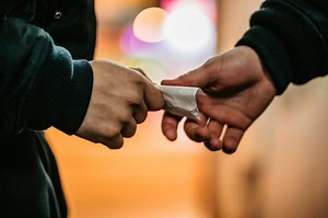 How to Treat Drug Dealers, According to Drug Dealers