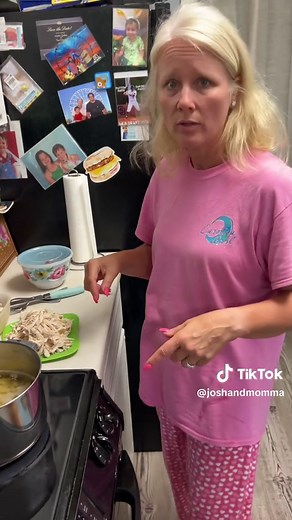 Momma makes Chicken Alfredo! #joshsmom #joshandmomma #cookingfail #chickenalfredo #dinner #cooking #easymeal #boiledchicken #fyp #trending