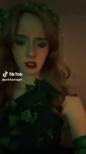 Poison Ivy ASMR: Cosplay and Relaxation Experience