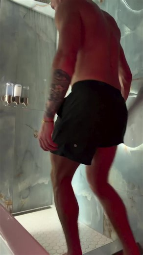 @Robertflash❤️💚💙💯 @Drake @Beyoncé