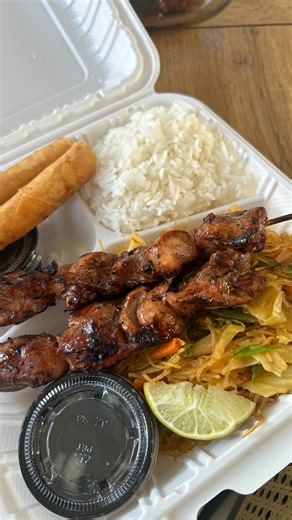 🚨 ROSE’S KITCHEN BOX DROP! 🚨 We’re serving up 50 OG Boxes this Sunday — and once they’re gone, they’re GONE. 🤤🔥 𝑭𝒍𝒖𝒇𝒇𝒚 𝒘𝒉𝒊𝒕𝒆 𝒓𝒊𝒄𝒆 𝑺𝒂𝒗𝒐𝒓𝒚 𝒄𝒉𝒊𝒄𝒌𝒆𝒏 𝒑𝒂𝒏𝒄𝒊𝒕 3 𝒄𝒓𝒊𝒔𝒑𝒚 𝒍𝒖𝒎𝒑𝒊𝒂 2 𝒋𝒖𝒊𝒄𝒚 𝒄𝒉𝒊𝒄𝒌𝒆𝒏 𝒔𝒌𝒆𝒘𝒆𝒓𝒔 𝑺𝒊𝒅𝒆 𝒐𝒇 𝒅𝒆𝒍𝒊𝒄𝒊𝒐𝒖𝒔 𝑯𝒂𝒘𝒂𝒊𝒊𝒂𝒏 𝒎𝒆𝒂𝒕𝒃𝒂𝒍𝒍𝒔 $15 𝒂 𝒃𝒐𝒙! Pick-up in Virginia Beach (message/call for address) OR delivery to select VB areas! 📲 Pre-order now to lock yours in: (757) 232-7016 Don’t wait… these al