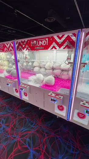 This claw machine had giant whales! #clawmachine#arcade#arcadehacks#clawcraziness#onlinearcade#gaming#winning | ClawCrazy