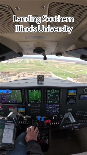 Windy Landing Southern Illinois university. #aviation #airplane #landing #piper #aztec