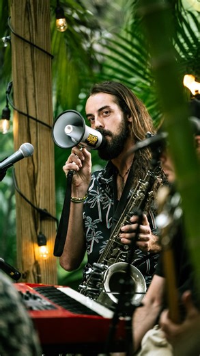 A brand new drop in our series with TreeHouse! goes live tonight at 8pm EST! Tune in this evening for the full acoustic play through of their track ‘Hear The Music’ and support The Shack by subscribing on YouTube! 💧@chaserwater // New Channel Sponsor 💧 ✨@drinklevity // New Channel Sponsor✨ Artist: @treehousetheband Track: Hear The Music Date Filmed: August 6, 2025 📸 @kevinbiresphoto Want to come to a session? Hit that 🔗 in our bio! 🤘✨🌴 . . . Big thank you to our supporters: Silent Sound Sy