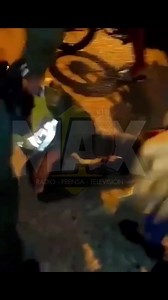 POLICÍAS APARENTEMENTE BORRACHOS SE ACCIDENTARON ENTRE SI EN CARTAGENA #Atención #Insólito Las redes sociales de cartagena y la costa amanecieron con un vídeo viral. Se trata del accidente de dos patrullas de policía los cuales estaban en aparente estado de embriaguez. En el video se ve como un patrullero que conduce una parca, se baja de la misma en aparente estado de alicoramiento a socorrer a otro patrullero, que al parecer conducía una patrulla motorizada y el cual fue impctado por su compañ