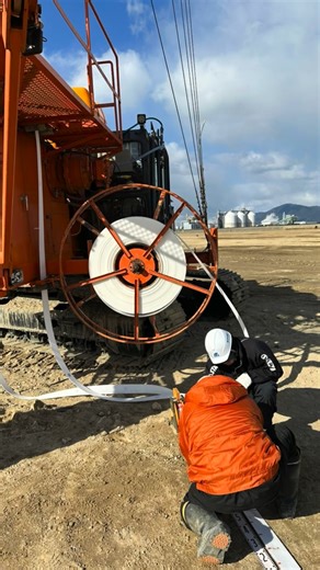 ota napacat taizo on Instagram: "いやぁめちゃくちゃ寒かった 錦城護謨は土地づくりの会社です という事で、今回は、北九州空港の手前にある現場へ行って来たんですが、、、 風凄いし、めちゃくちゃ寒かったー❄️ ほんまこの環境の中、日々頑張ってくれてるみんなに感謝です🙏 いつもありがとうー😊 うちの地盤改良技術は北海道から沖縄まで全国で活用して頂いてます 大阪関西万博も全て錦城護謨が地盤改良したんですよー💪 未来をつくる仕事 これからも縁の下の力持ちとしてあちこちで活躍させてもらいますー😊 #錦城護謨 #土木事業 #キャッスルボードドレーン"