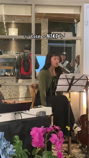 Lose — NIKI: A Captivating Acoustic Cover Performance