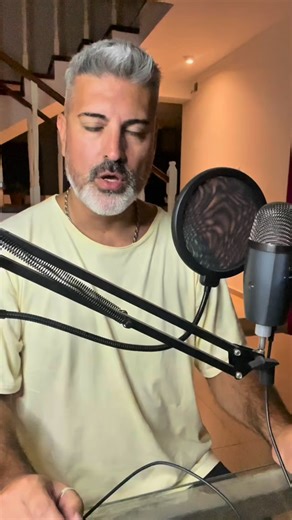 🎶 Pedro Navaja, la vida te da sorpresas… 🎶 Detrás de este clásico de Rubén Blades hay una historia real que cruzó siglos y océanos. El poeta de la salsa se inspiró en Jack Sheppard, un ladrón británico del siglo XVIII que pasó de carpintero a leyenda del crimen. Vivía entre tabernas, prostitutas y ladrones, y sus fugas espectaculares lo convirtieron en mito… hasta que fue ahorcado en una plaza pública. Dos siglos después, su espíritu renació en las calles latinas como Pedro Navaja, el bandido 