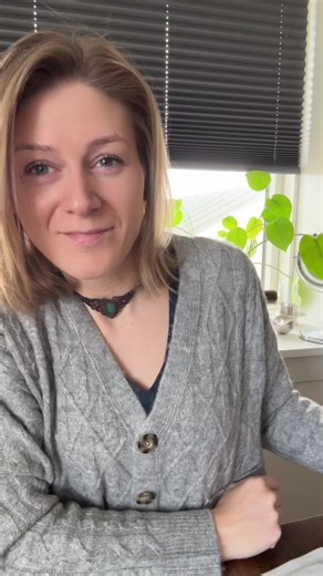 New stones just arrived for my next jewelry pieces ✨ I can’t wait to start creating with these beautiful natural stones. Which stone should I use first? Labradorite, Howlite, Lapis Lazuli, Tiger Eye or Aventurine? 👀 Hvilken sten synes du jeg skal bruge først? Follow to see what I create with them ✨ #macramejewelry #handmadejewelry #naturalstones #crystaljewelry #macrame