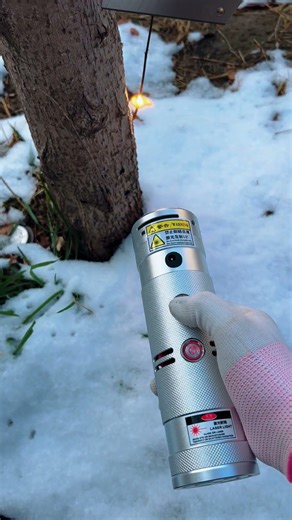100-watt laser igniter cutting blade in the snow #laserigniter #rotatinglaser #linelaser #laserc